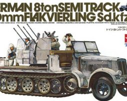 35050 Немецкий полугусеничный тягач с 20мм четырехствольной зенитной установкой и пятью фигурами в зимнем камуфляже