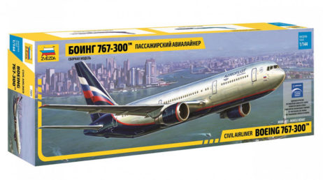 7005 Пассажирский авиалайнер Боинг 767-300