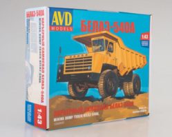 1330 Сборная модель Карьерный самосвал БЕЛАЗ-540А