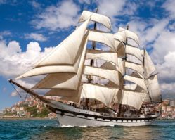 B-52851 Корабль в гавани