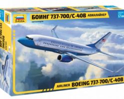 7027 Пассажирский авиалайнер Боинг 737-700 С-40B
