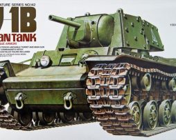 35142 Советский тяжелый танк КВ-1Б с 1-ой фигурой танкиста