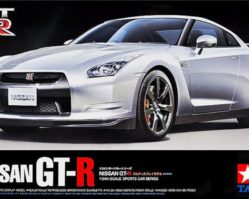 24300 Nissan GT-R 1/24